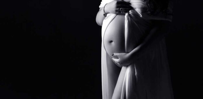 Expecting,Woman.,A,Pregnant,Woman,In,White,Dress,On,A