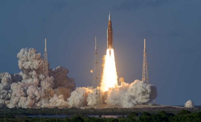 Artemis,Ii,Launch:,Nasa's,Space,Launch,System,(sls),Rocket,And