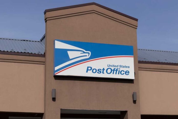 Chicago,-,Circa,April,2022:,Usps,Post,Office,Location.,The United States post office sign on a building facade