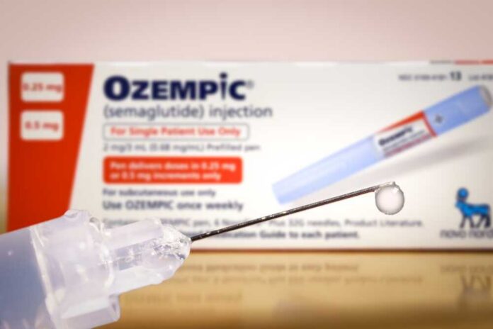 Tarragona,,Spain.,November,28,2023:close-up,Of,A,Drop,In,A Ozempic injection pen with a droplet at the needle tip