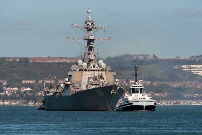 Portsmouth,England,Uk.,06.10.2025.,The,Usss,Bulkeley,With,Tugs,In Naval destroyer escorted by a tugboat in a harbor